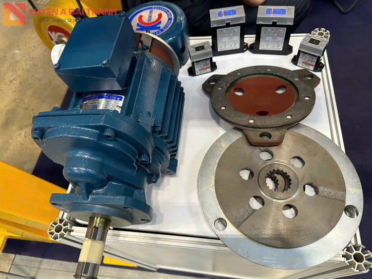 motor dầm biên và đĩa thắng