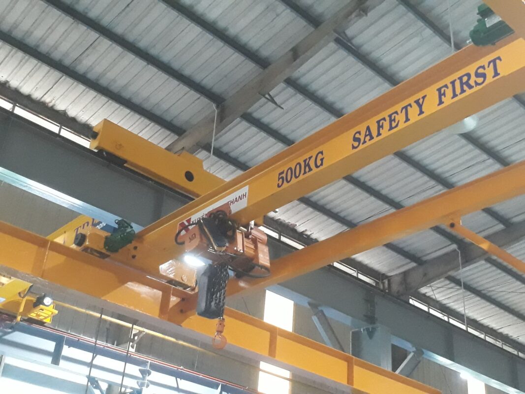 palang 500kg chạy trên dầm đơn