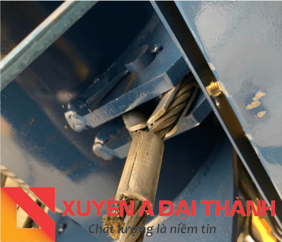 Bẹn lót cáp được ép vào mắt cáp