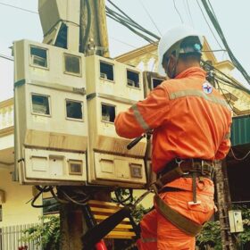 Thao Tác Kiểm Tra Dây Đai An Toàn Thắt Lưng Đúng Cách Trước Khi Làm Việc