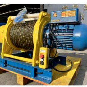 Cận cảnh tời điện ALLMAN 500kg với hộp số, motor và tay bấm điều khiển